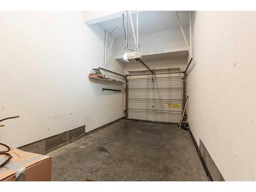 32 Stonegate Crescent Se, Medicine Hat, AB - Indoor Photo Showing Garage