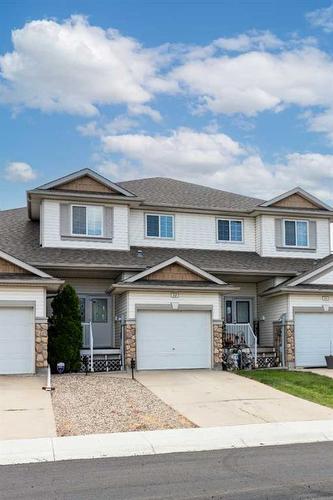 32 Stonegate Crescent Se, Medicine Hat, AB - Outdoor With Facade