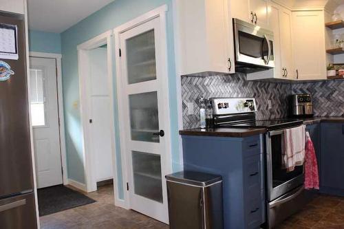 115054 103 Range Road North, Bow Island, AB - Indoor Photo Showing Kitchen