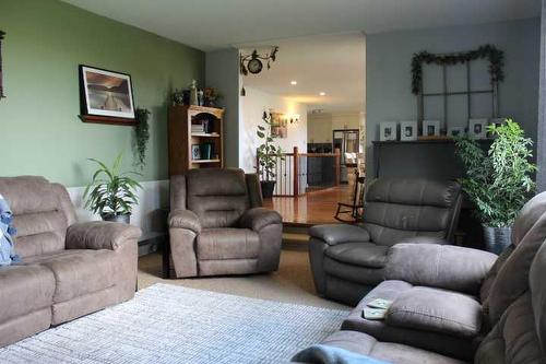 115054 103 Range Road North, Bow Island, AB - Indoor Photo Showing Living Room