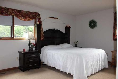 115054 103 Range Road North, Bow Island, AB - Indoor Photo Showing Bedroom