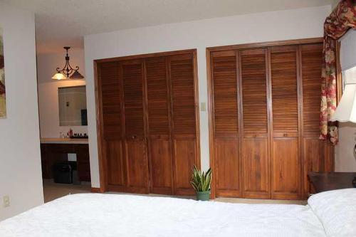 115054 103 Range Road North, Bow Island, AB - Indoor Photo Showing Bedroom