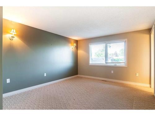 55 Markwick Drive Se, Medicine Hat, AB - Indoor Photo Showing Other Room