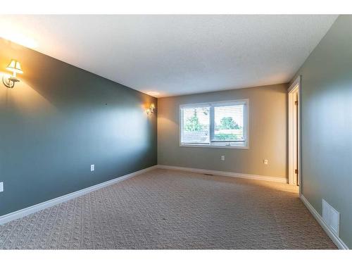 55 Markwick Drive Se, Medicine Hat, AB - Indoor Photo Showing Other Room