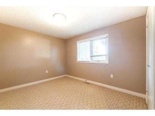 55 Markwick Drive Se, Medicine Hat, AB - Indoor Photo Showing Other Room