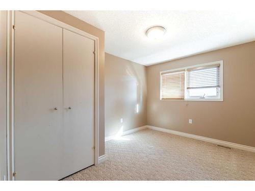 55 Markwick Drive Se, Medicine Hat, AB - Indoor Photo Showing Other Room