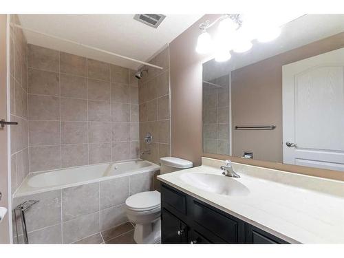 55 Markwick Drive Se, Medicine Hat, AB - Indoor Photo Showing Bathroom