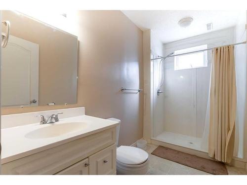 55 Markwick Drive Se, Medicine Hat, AB - Indoor Photo Showing Bathroom