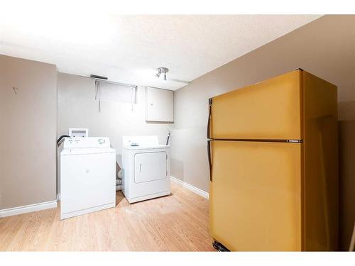 55 Markwick Drive Se, Medicine Hat, AB - Indoor Photo Showing Laundry Room