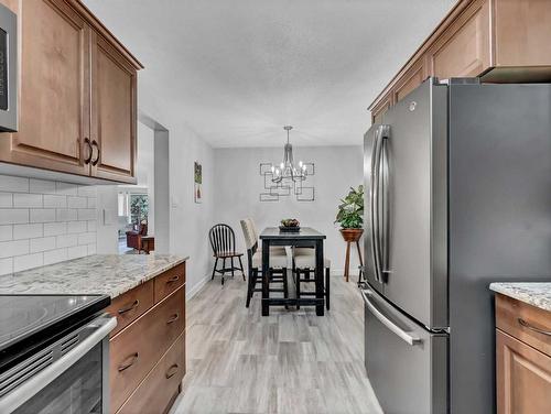 1-1165 16 Street Ne, Medicine Hat, AB - Indoor Photo Showing Kitchen