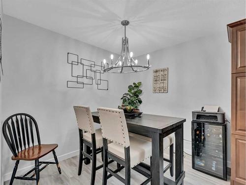 1-1165 16 Street Ne, Medicine Hat, AB - Indoor Photo Showing Dining Room