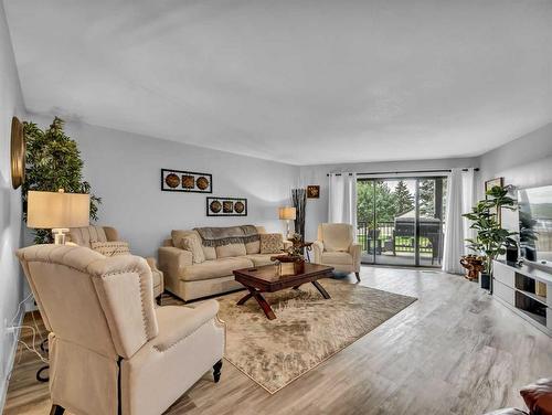 1-1165 16 Street Ne, Medicine Hat, AB - Indoor Photo Showing Living Room