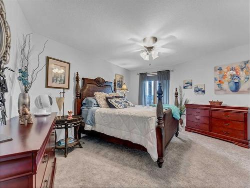 1-1165 16 Street Ne, Medicine Hat, AB - Indoor Photo Showing Bedroom