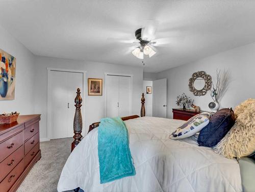 1-1165 16 Street Ne, Medicine Hat, AB - Indoor Photo Showing Bedroom