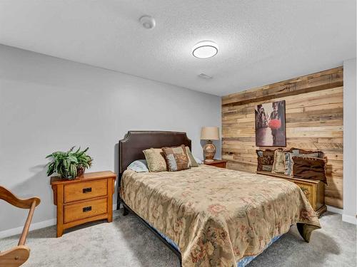 1-1165 16 Street Ne, Medicine Hat, AB - Indoor Photo Showing Bedroom