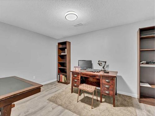 1-1165 16 Street Ne, Medicine Hat, AB - Indoor Photo Showing Office