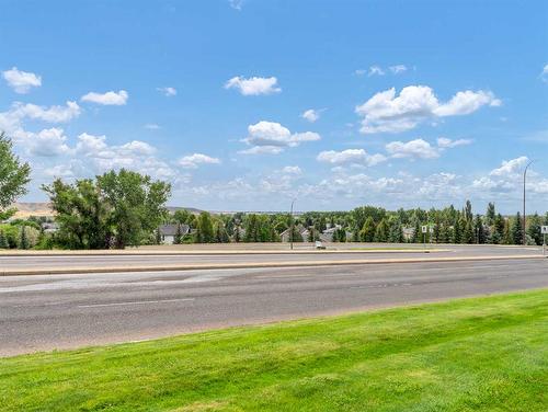 1-1165 16 Street Ne, Medicine Hat, AB - Outdoor With View