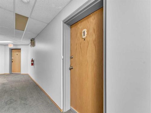 1-1165 16 Street Ne, Medicine Hat, AB - Indoor Photo Showing Other Room