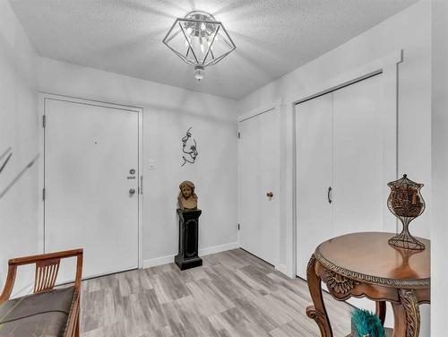 1-1165 16 Street Ne, Medicine Hat, AB - Indoor Photo Showing Other Room