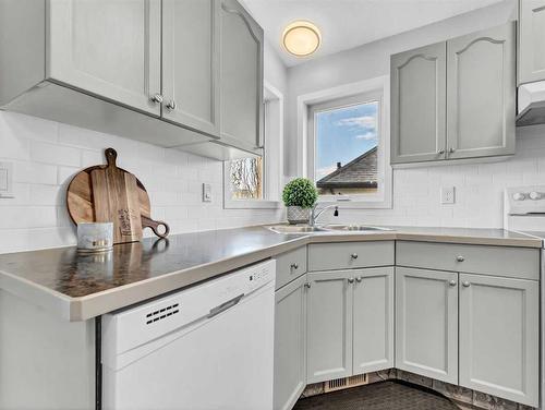 34 Sundown Road Sw, Medicine Hat, AB - Indoor Photo Showing Kitchen With Double Sink