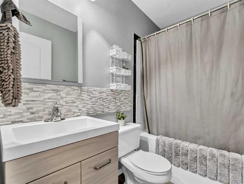 34 Sundown Road Sw, Medicine Hat, AB - Indoor Photo Showing Bathroom