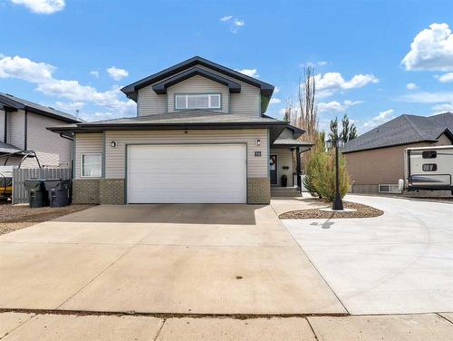 34 Sundown Road Sw, Medicine Hat, AB - Outdoor With Facade