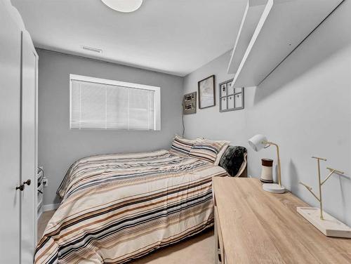 34 Sundown Road Sw, Medicine Hat, AB - Indoor Photo Showing Bedroom