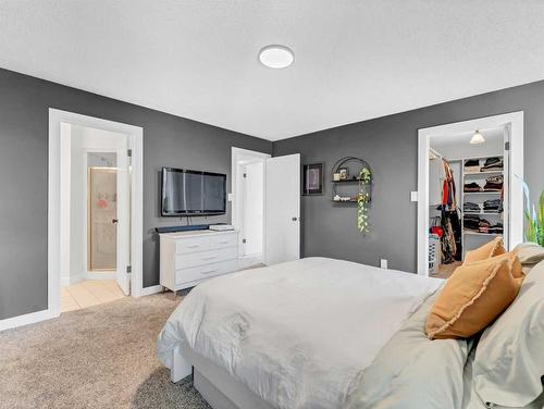 4 Taylor Court Se, Medicine Hat, AB - Indoor Photo Showing Bedroom