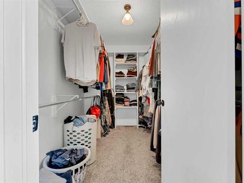 4 Taylor Court Se, Medicine Hat, AB - Indoor Photo Showing Other Room