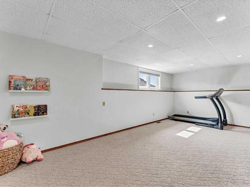 4 Taylor Court Se, Medicine Hat, AB - Indoor Photo Showing Other Room