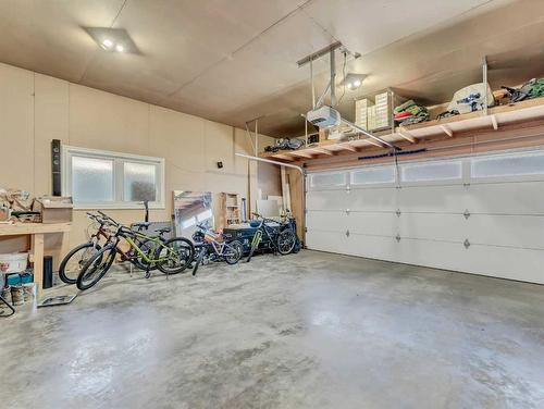 4 Taylor Court Se, Medicine Hat, AB - Indoor Photo Showing Garage