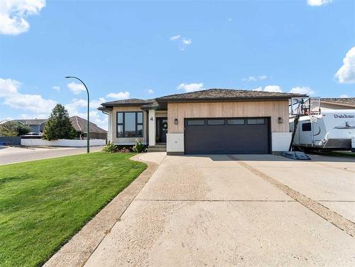 4 Taylor Court Se, Medicine Hat, AB - Outdoor With Facade