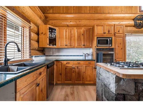 26 Pioneer Crescent Ne, Medicine Hat, AB - Indoor Photo Showing Kitchen With Double Sink