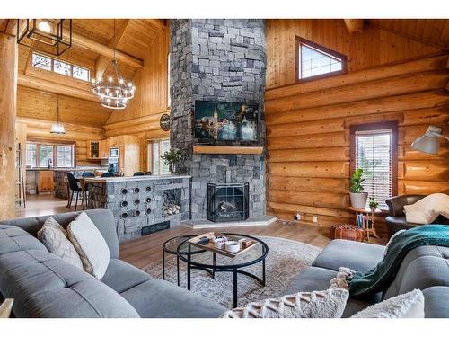 26 Pioneer Crescent Ne, Medicine Hat, AB - Indoor Photo Showing Living Room With Fireplace