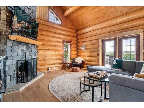 26 Pioneer Crescent Ne, Medicine Hat, AB - Indoor Photo Showing Living Room With Fireplace