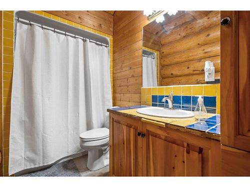 26 Pioneer Crescent Ne, Medicine Hat, AB - Indoor Photo Showing Bathroom