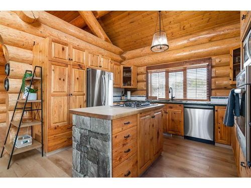 26 Pioneer Crescent Ne, Medicine Hat, AB - Indoor Photo Showing Kitchen With Stainless Steel Kitchen