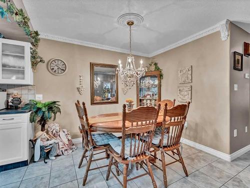 201-221 Cameron Road Se, Medicine Hat, AB - Indoor Photo Showing Dining Room