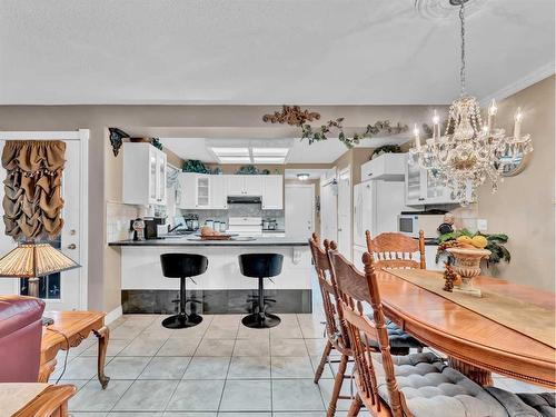 201-221 Cameron Road Se, Medicine Hat, AB - Indoor Photo Showing Dining Room