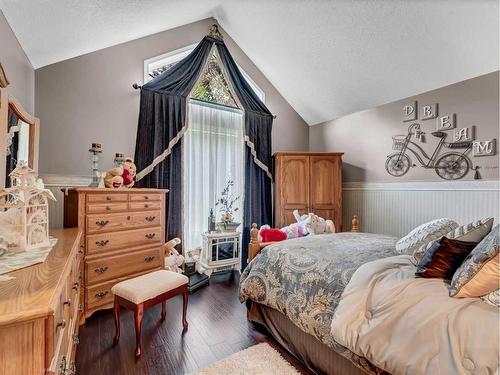 201-221 Cameron Road Se, Medicine Hat, AB - Indoor Photo Showing Bedroom