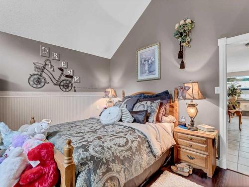 201-221 Cameron Road Se, Medicine Hat, AB - Indoor Photo Showing Bedroom