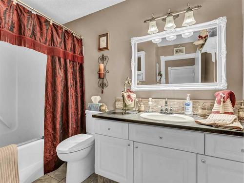 201-221 Cameron Road Se, Medicine Hat, AB - Indoor Photo Showing Bathroom