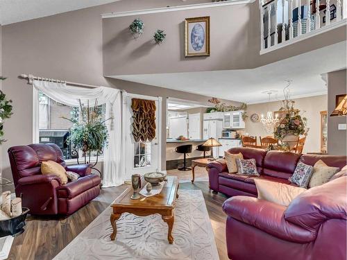 201-221 Cameron Road Se, Medicine Hat, AB - Indoor Photo Showing Living Room