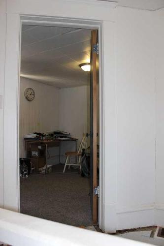 309 Centre Street North, Bow Island, AB - Indoor Photo Showing Other Room