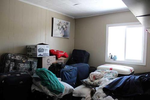 309 Centre Street North, Bow Island, AB - Indoor Photo Showing Bedroom