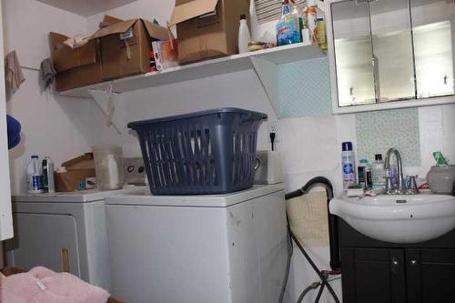 309 Centre Street North, Bow Island, AB - Indoor Photo Showing Laundry Room