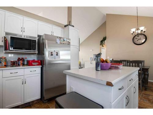 457 Sprague Way Se, Medicine Hat, AB - Indoor Photo Showing Kitchen