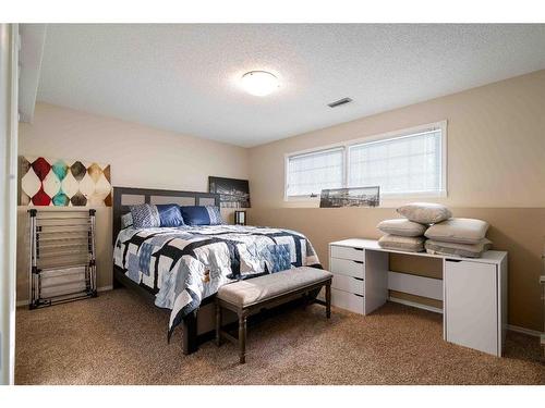 457 Sprague Way Se, Medicine Hat, AB - Indoor Photo Showing Bedroom