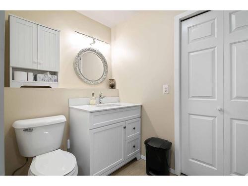 457 Sprague Way Se, Medicine Hat, AB - Indoor Photo Showing Bathroom