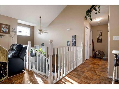 457 Sprague Way Se, Medicine Hat, AB - Indoor Photo Showing Living Room